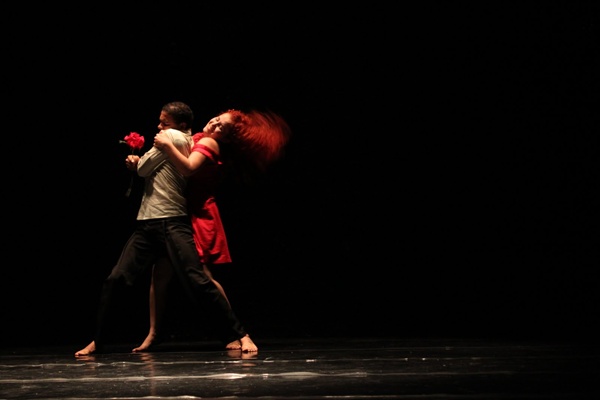 "Chá do Fígado, Baço e Memória" (2010), ¿por quá? grupo de dança. Foto: Thiago Lemos